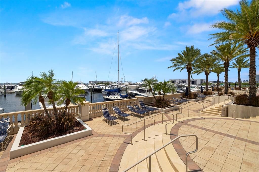 合同活跃: $1,854,900 (3 贝兹, 3 浴室, 2982 平方英尺)