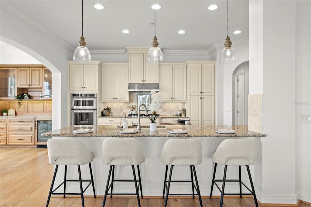 合同活跃: $1,854,900 (3 贝兹, 3 浴室, 2982 平方英尺)