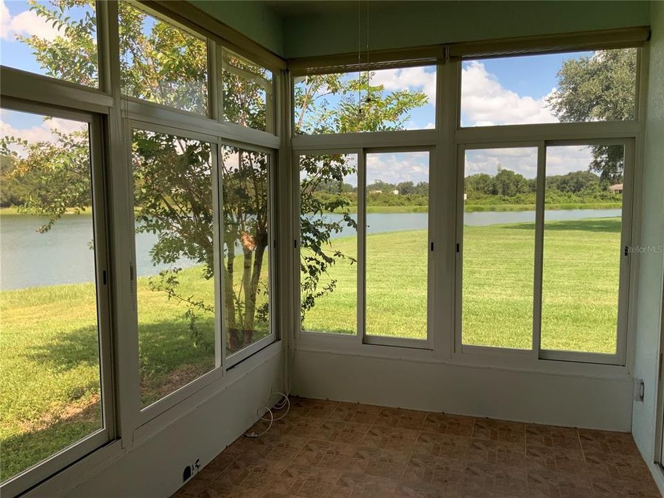 For Sale: $299,900 (3 beds, 2 baths, 1477 Square Feet)