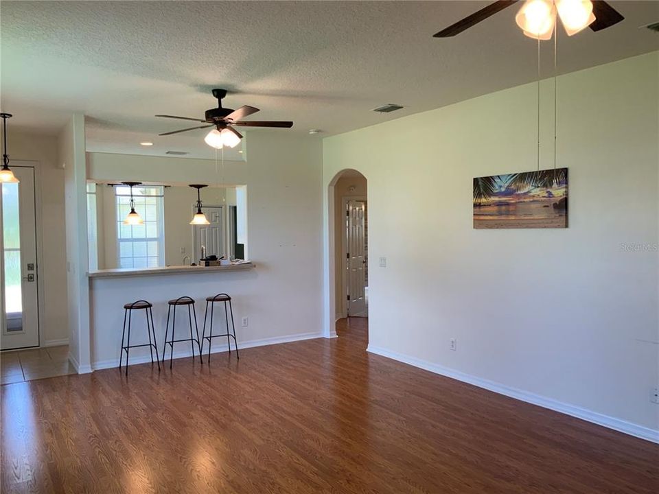 For Sale: $299,900 (3 beds, 2 baths, 1477 Square Feet)