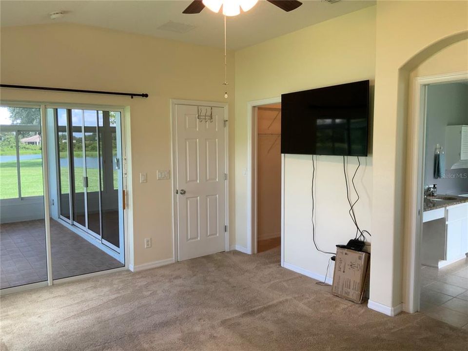 For Sale: $299,900 (3 beds, 2 baths, 1477 Square Feet)