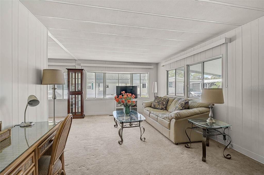 For Sale: $149,000 (2 beds, 2 baths, 1113 Square Feet)