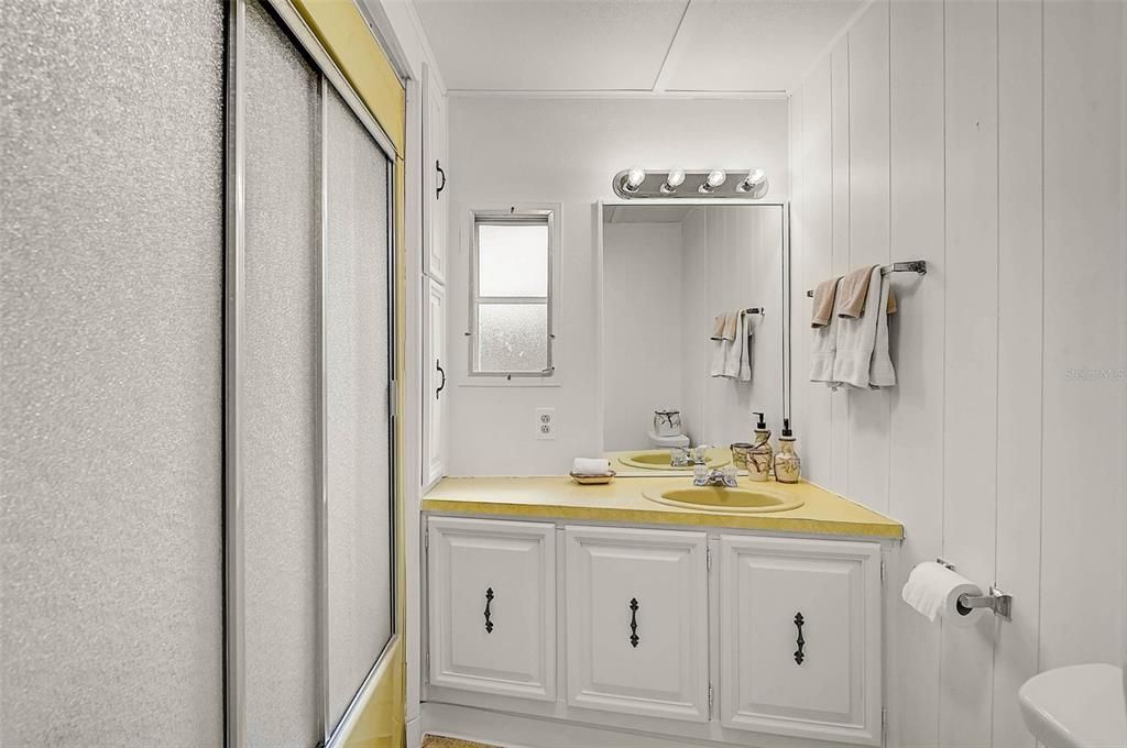 For Sale: $149,000 (2 beds, 2 baths, 1113 Square Feet)