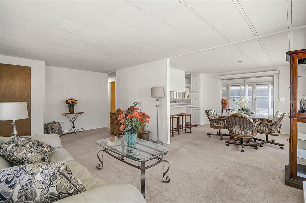 For Sale: $149,000 (2 beds, 2 baths, 1113 Square Feet)