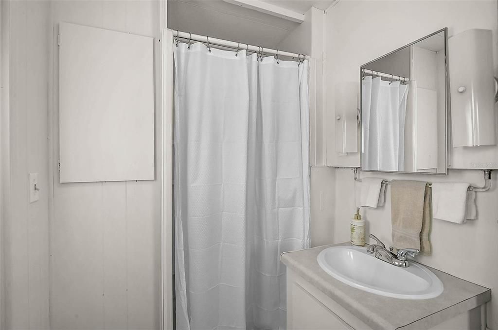 For Sale: $149,000 (2 beds, 2 baths, 1113 Square Feet)