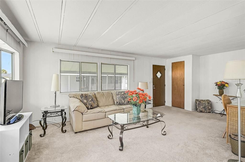 For Sale: $149,000 (2 beds, 2 baths, 1113 Square Feet)