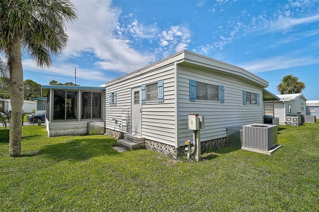 For Sale: $149,000 (2 beds, 2 baths, 1113 Square Feet)