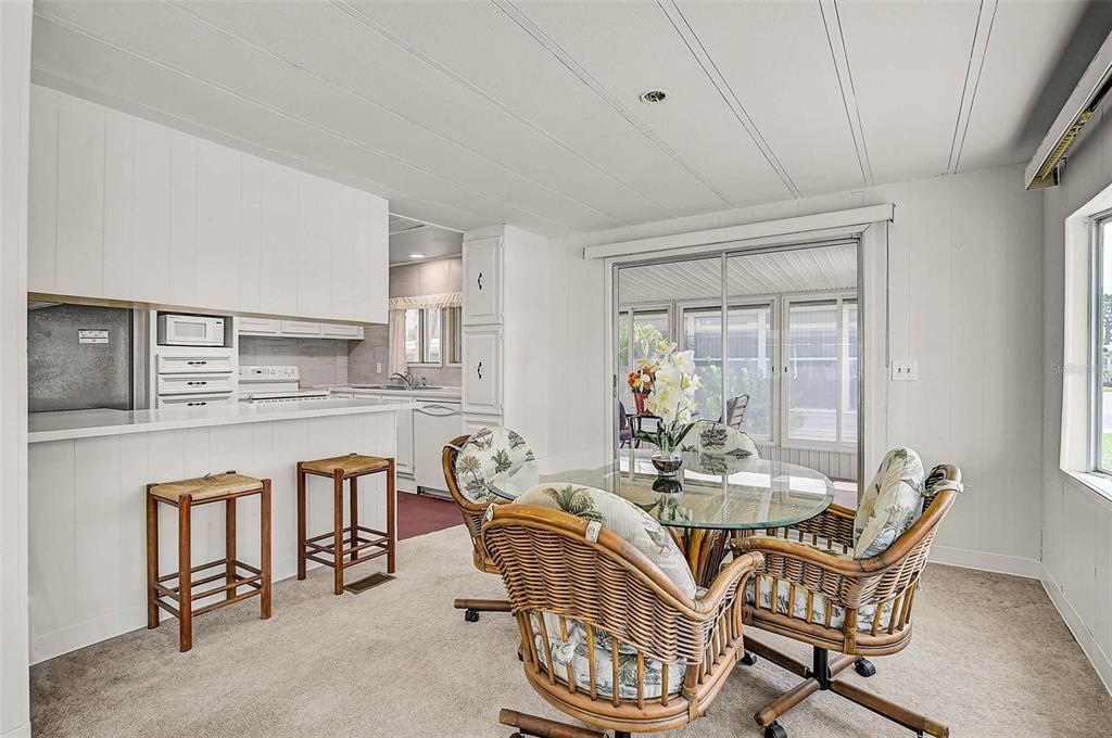 For Sale: $149,000 (2 beds, 2 baths, 1113 Square Feet)