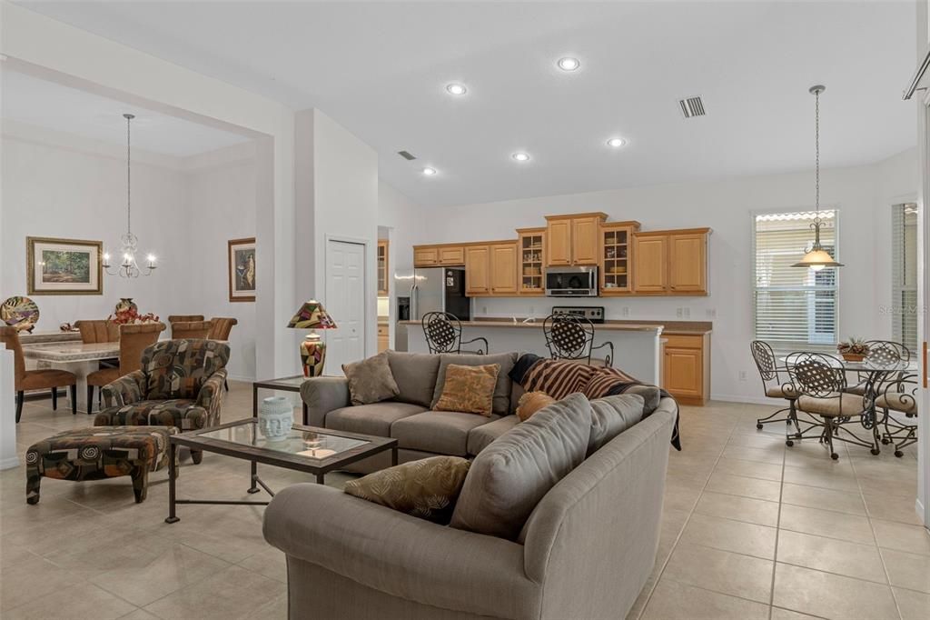 For Sale: $366,000 (3 beds, 2 baths, 1870 Square Feet)