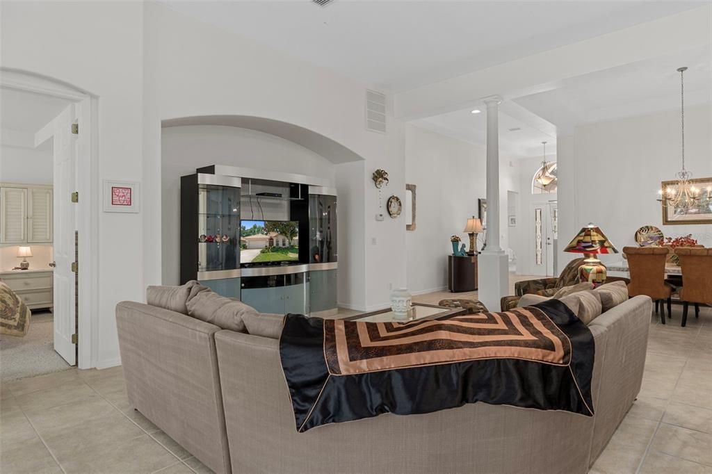 For Sale: $366,000 (3 beds, 2 baths, 1870 Square Feet)