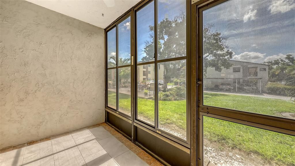 待售: $129,999 (1 贝兹, 1 浴室, 679 平方英尺)