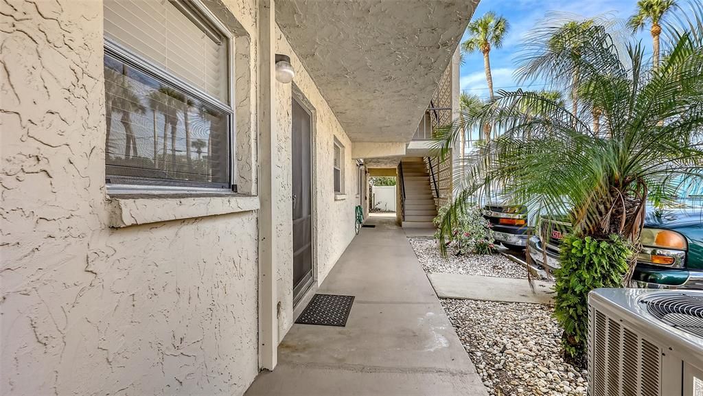 待售: $129,999 (1 贝兹, 1 浴室, 679 平方英尺)