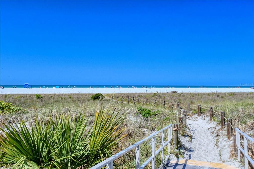 待售: $129,999 (1 贝兹, 1 浴室, 679 平方英尺)