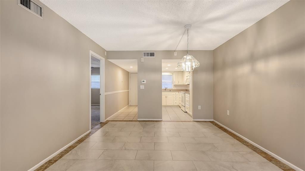 待售: $129,999 (1 贝兹, 1 浴室, 679 平方英尺)