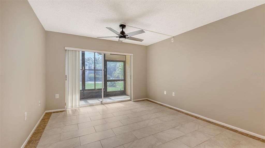 待售: $129,999 (1 贝兹, 1 浴室, 679 平方英尺)