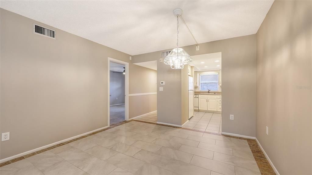 待售: $129,999 (1 贝兹, 1 浴室, 679 平方英尺)