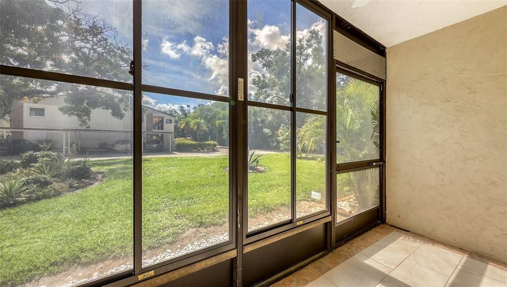 待售: $129,999 (1 贝兹, 1 浴室, 679 平方英尺)