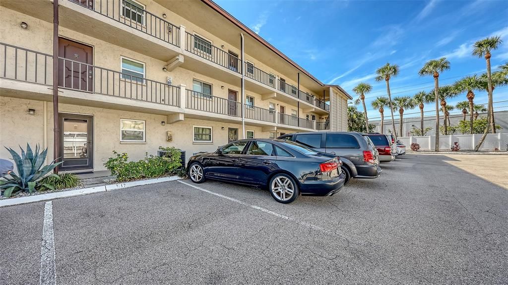 待售: $129,999 (1 贝兹, 1 浴室, 679 平方英尺)