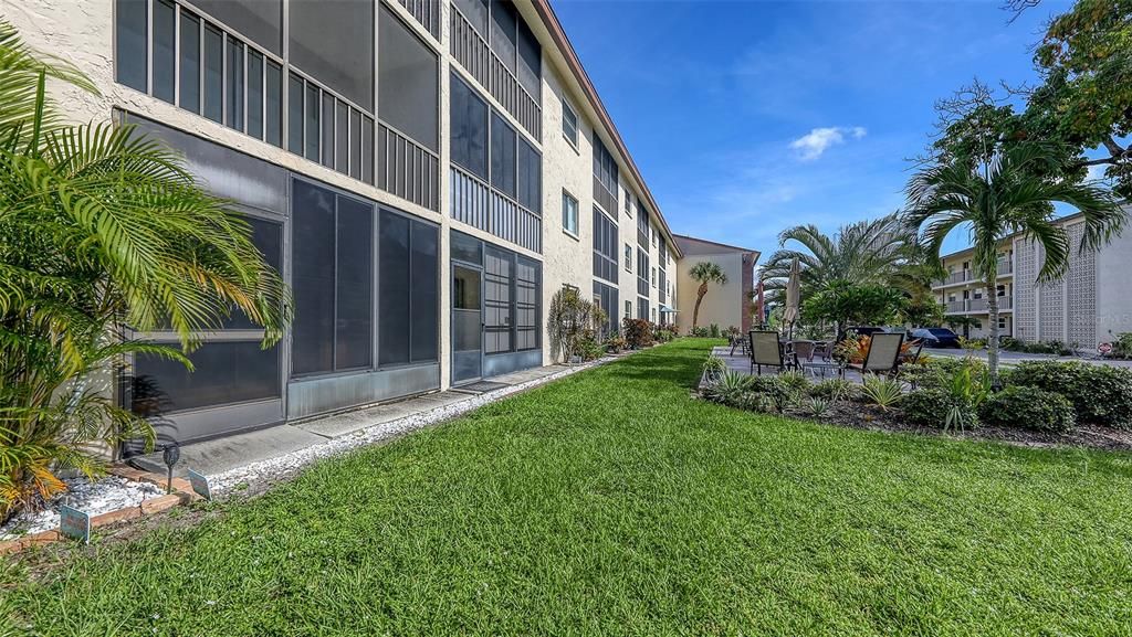 待售: $129,999 (1 贝兹, 1 浴室, 679 平方英尺)