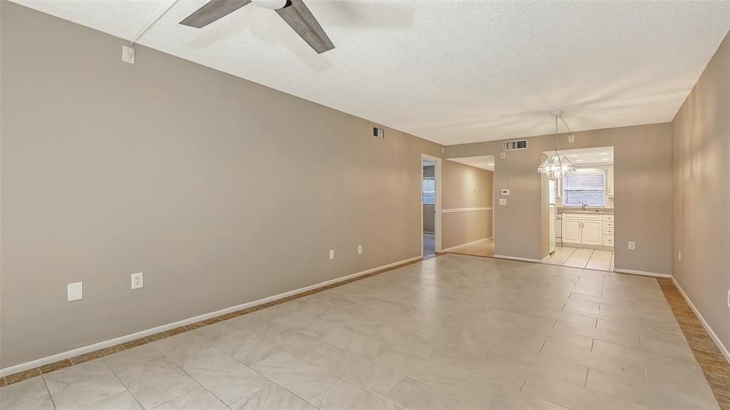 待售: $129,999 (1 贝兹, 1 浴室, 679 平方英尺)