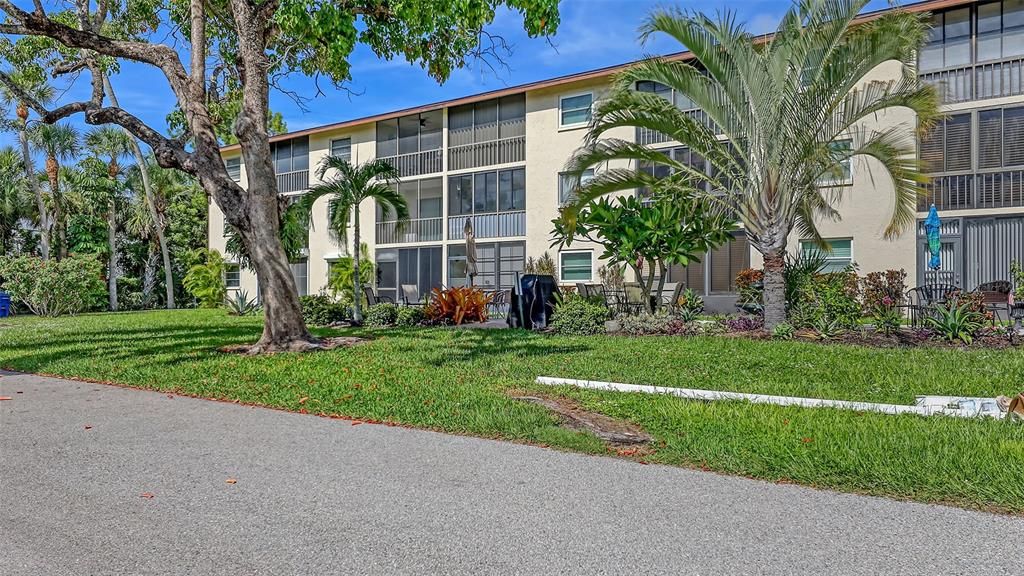 待售: $129,999 (1 贝兹, 1 浴室, 679 平方英尺)