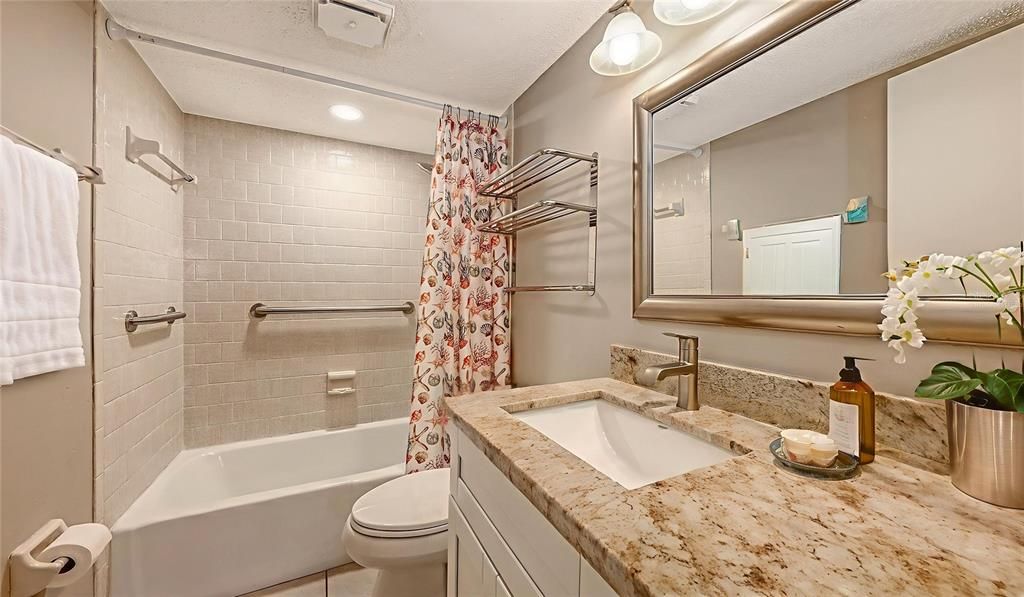 待售: $129,999 (1 贝兹, 1 浴室, 679 平方英尺)