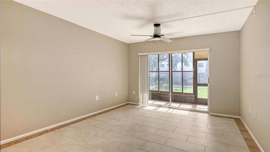 待售: $129,999 (1 贝兹, 1 浴室, 679 平方英尺)