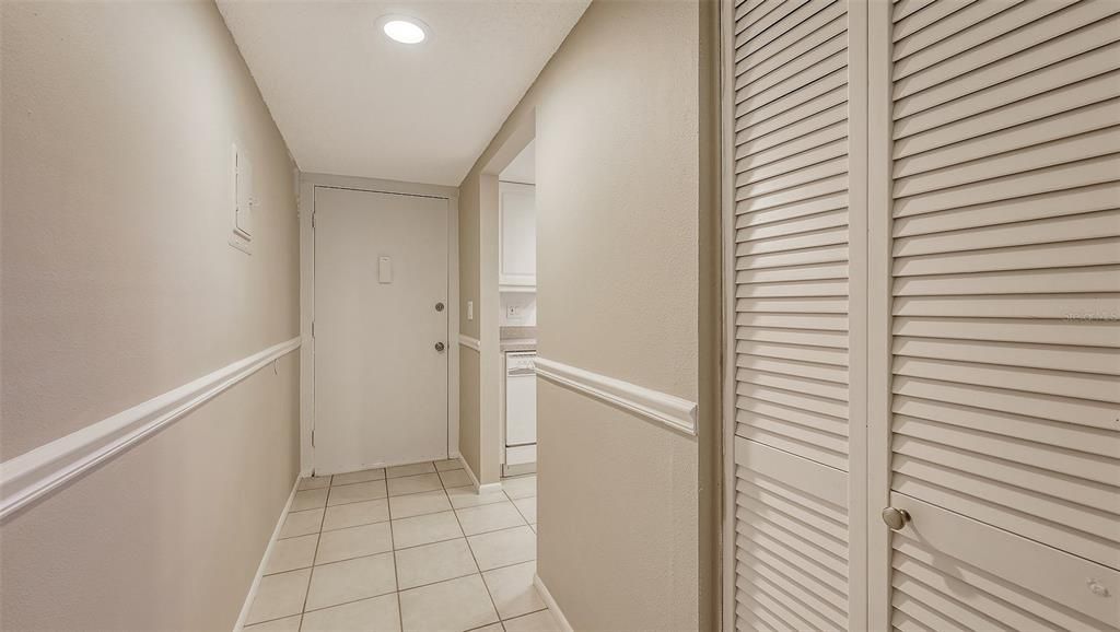 待售: $129,999 (1 贝兹, 1 浴室, 679 平方英尺)