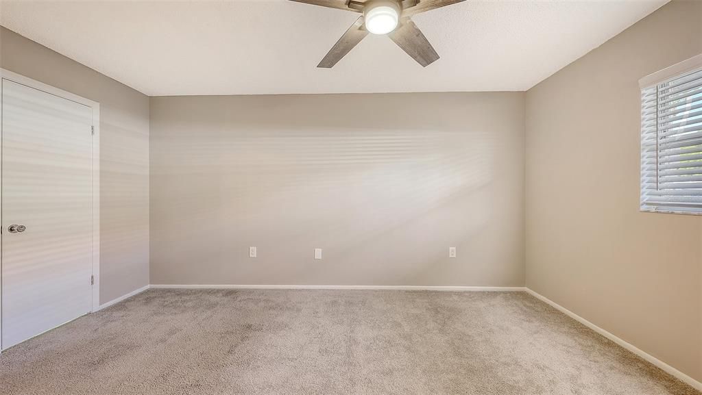 待售: $129,999 (1 贝兹, 1 浴室, 679 平方英尺)