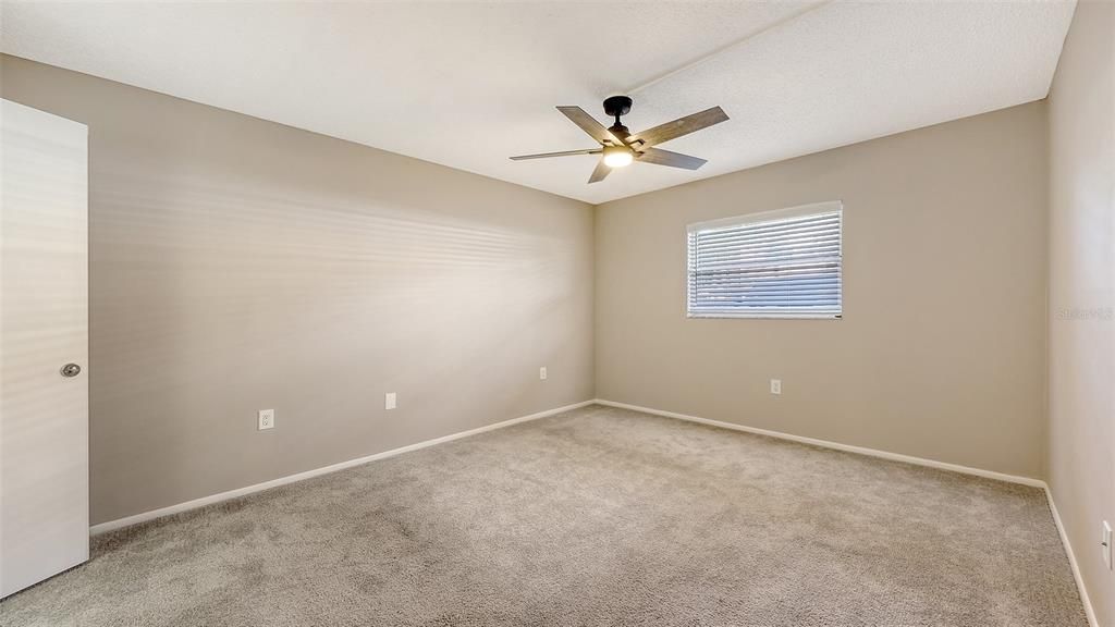 待售: $129,999 (1 贝兹, 1 浴室, 679 平方英尺)