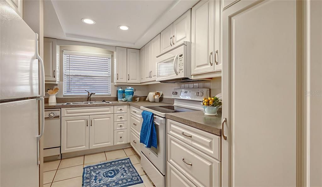 待售: $129,999 (1 贝兹, 1 浴室, 679 平方英尺)