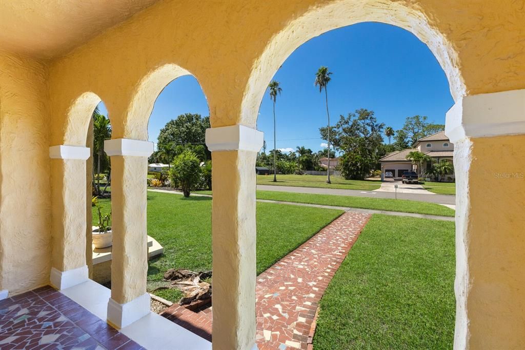 For Sale: $1,395,000 (3 beds, 2 baths, 1994 Square Feet)