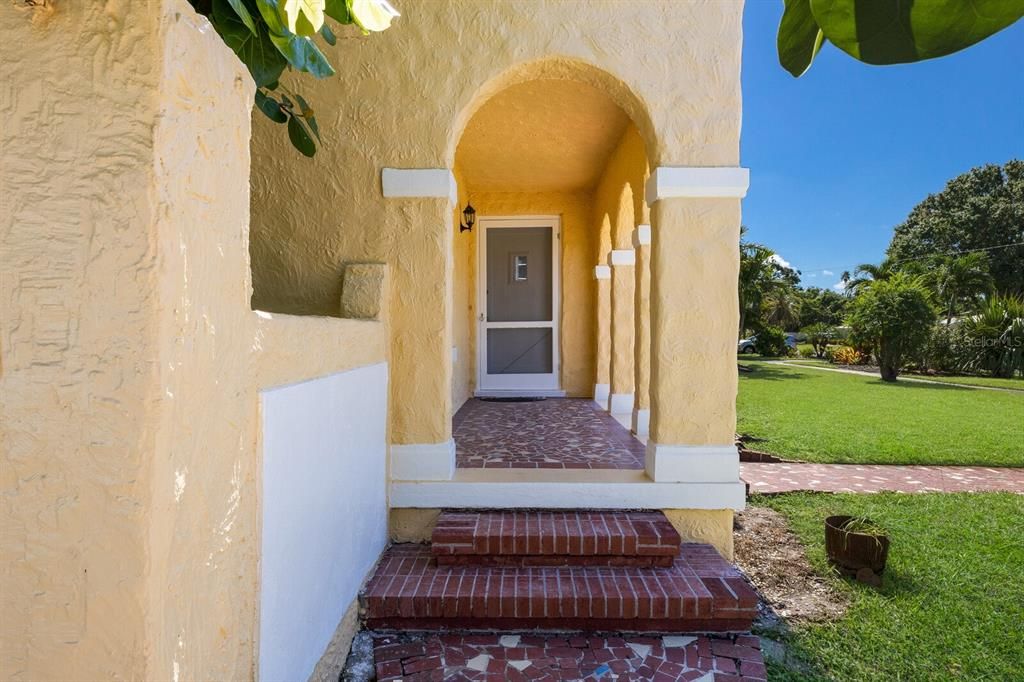 For Sale: $1,395,000 (3 beds, 2 baths, 1994 Square Feet)