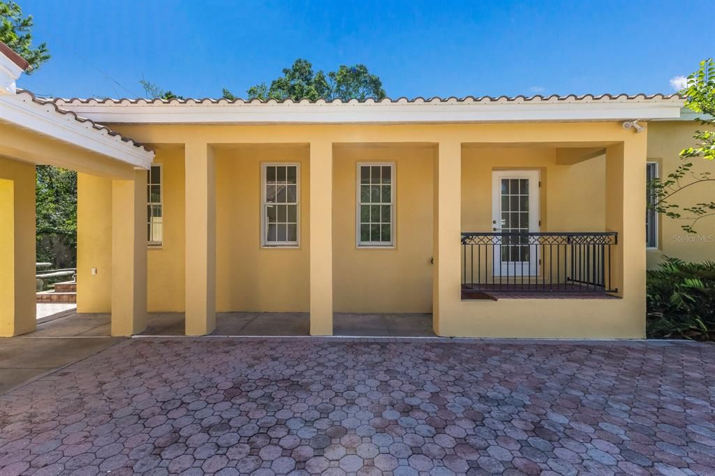 For Sale: $1,395,000 (3 beds, 2 baths, 1994 Square Feet)