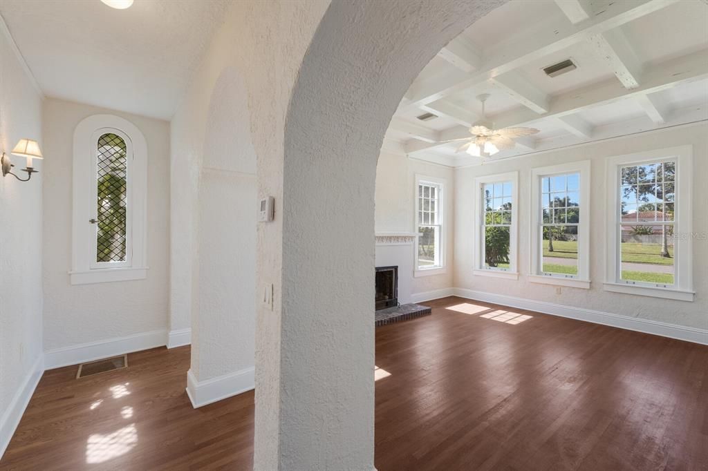 For Sale: $1,395,000 (3 beds, 2 baths, 1994 Square Feet)