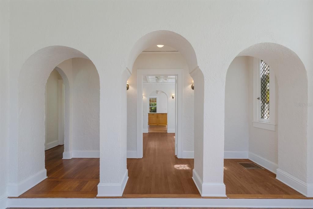 For Sale: $1,395,000 (3 beds, 2 baths, 1994 Square Feet)