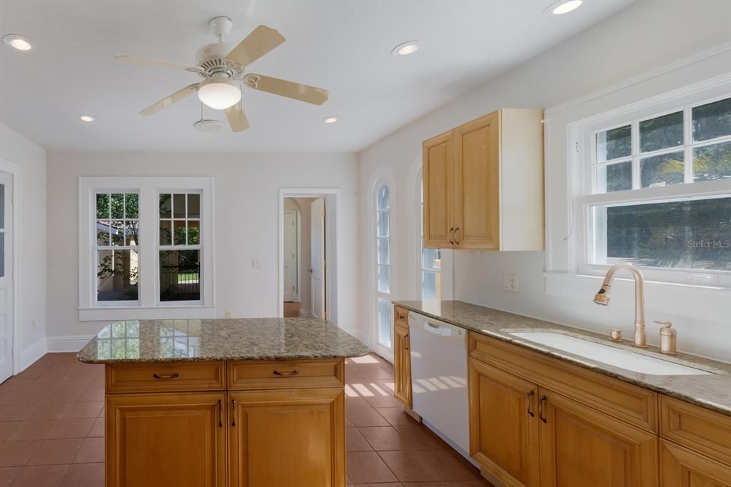 For Sale: $1,395,000 (3 beds, 2 baths, 1994 Square Feet)