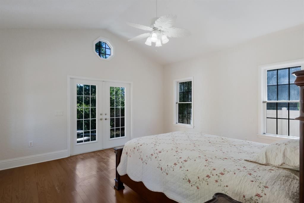 For Sale: $1,395,000 (3 beds, 2 baths, 1994 Square Feet)