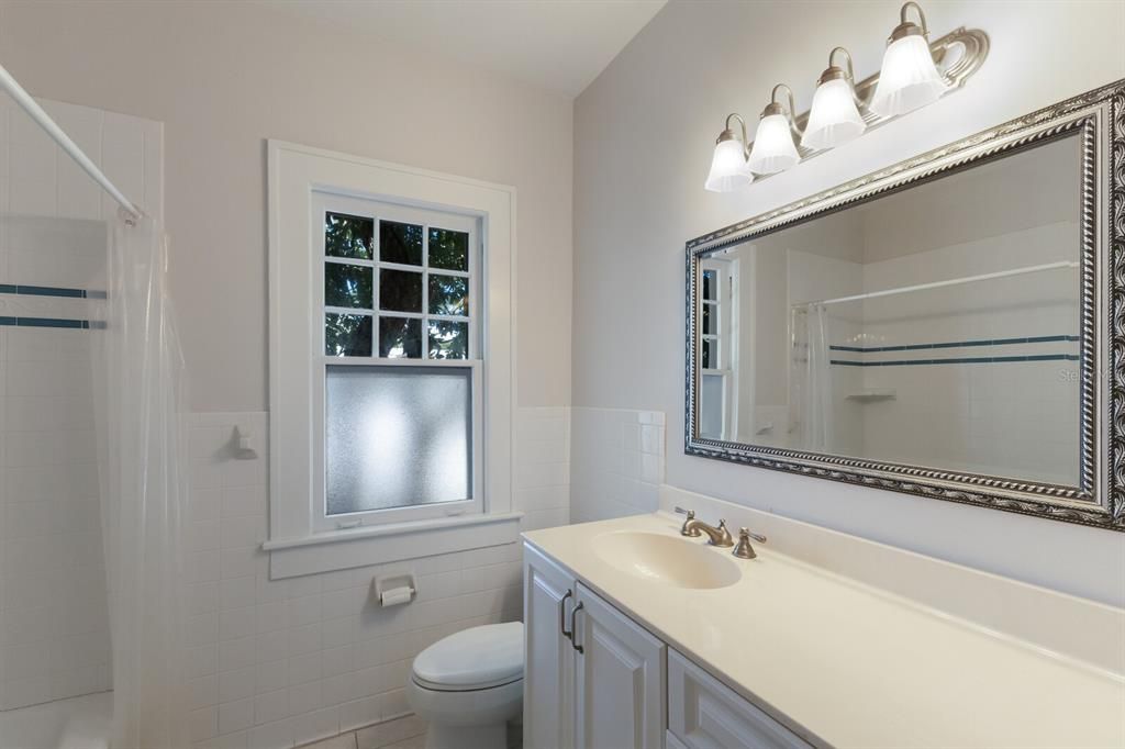 For Sale: $1,395,000 (3 beds, 2 baths, 1994 Square Feet)