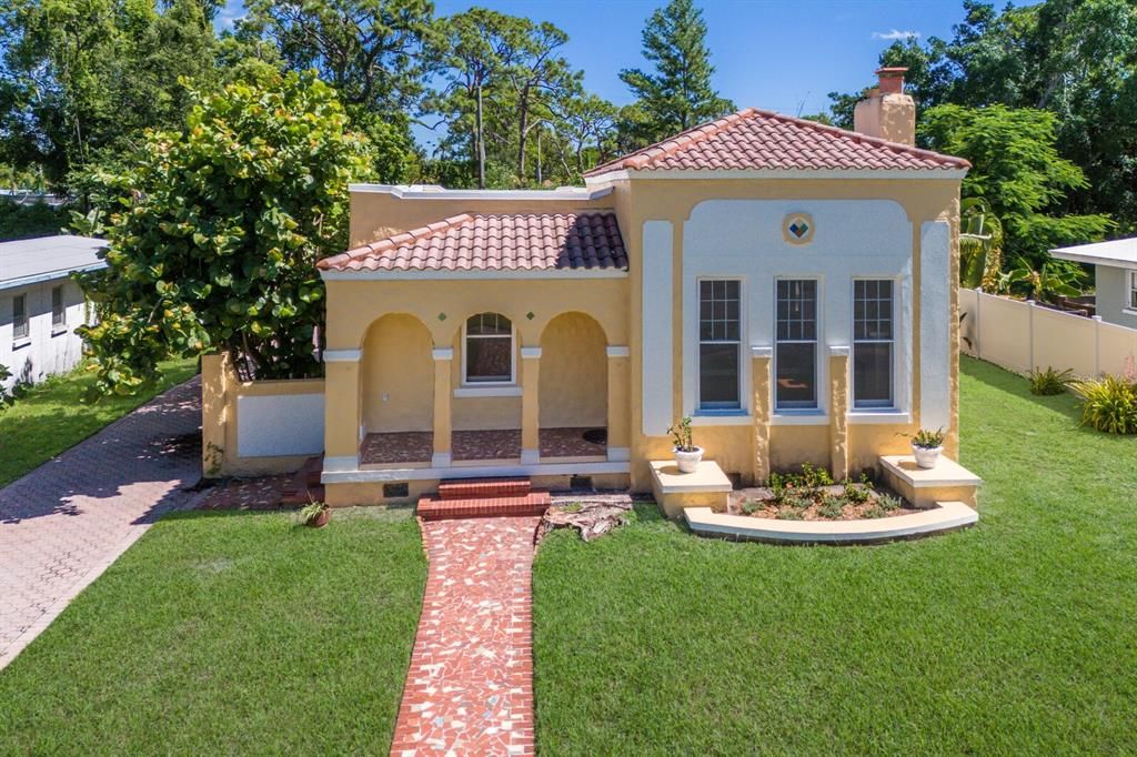 For Sale: $1,395,000 (3 beds, 2 baths, 1994 Square Feet)