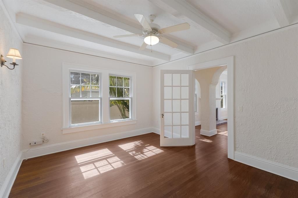 For Sale: $1,395,000 (3 beds, 2 baths, 1994 Square Feet)