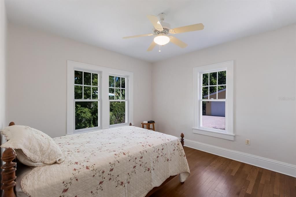 For Sale: $1,395,000 (3 beds, 2 baths, 1994 Square Feet)