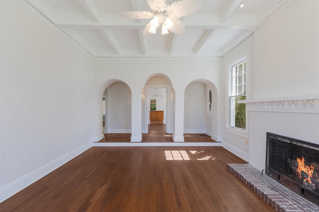 For Sale: $1,395,000 (3 beds, 2 baths, 1994 Square Feet)