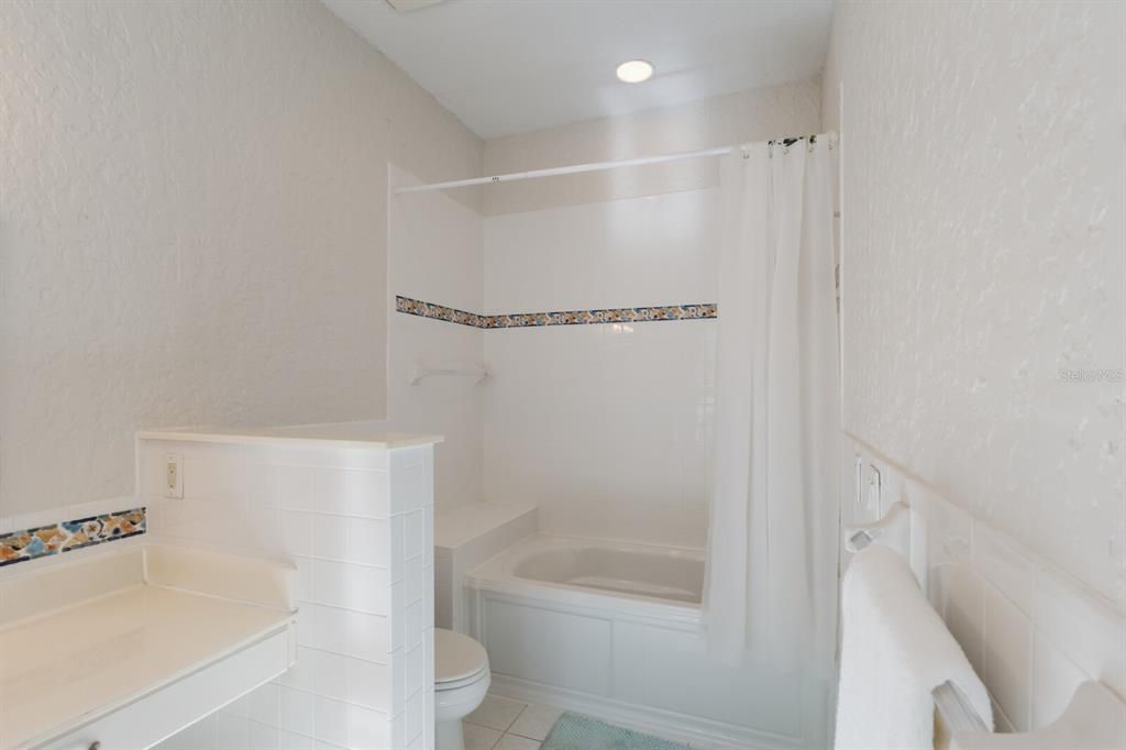 For Sale: $1,395,000 (3 beds, 2 baths, 1994 Square Feet)