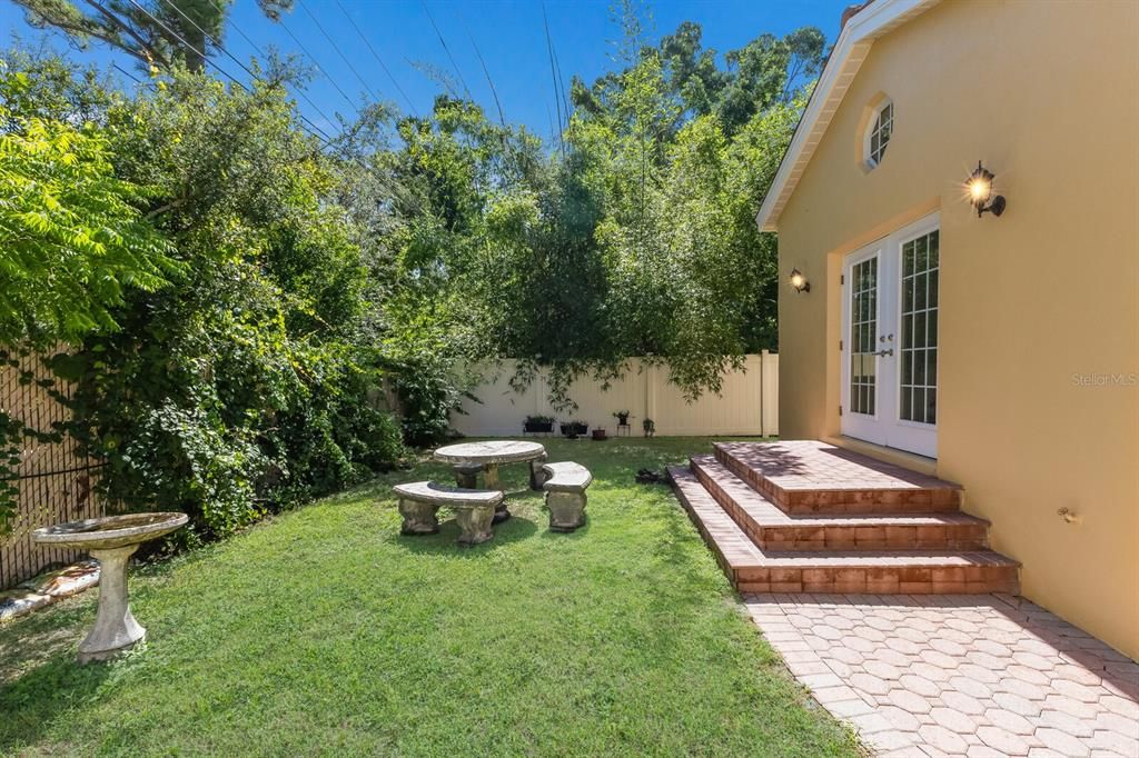 For Sale: $1,395,000 (3 beds, 2 baths, 1994 Square Feet)