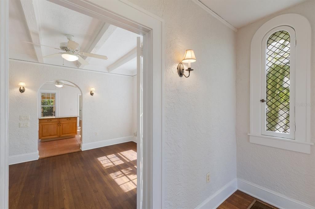 For Sale: $1,395,000 (3 beds, 2 baths, 1994 Square Feet)