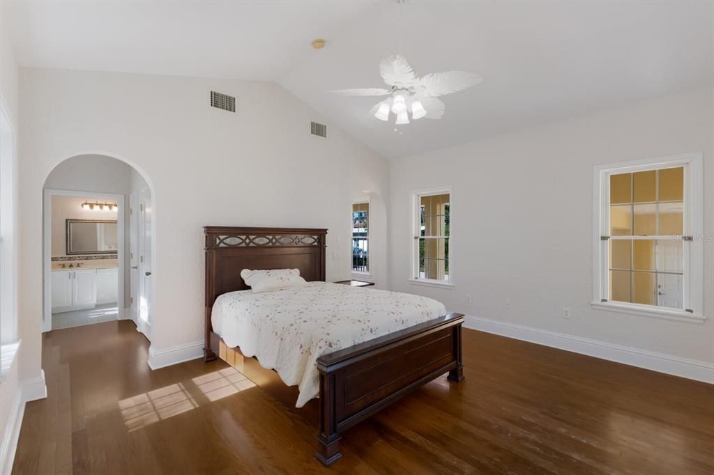 For Sale: $1,395,000 (3 beds, 2 baths, 1994 Square Feet)