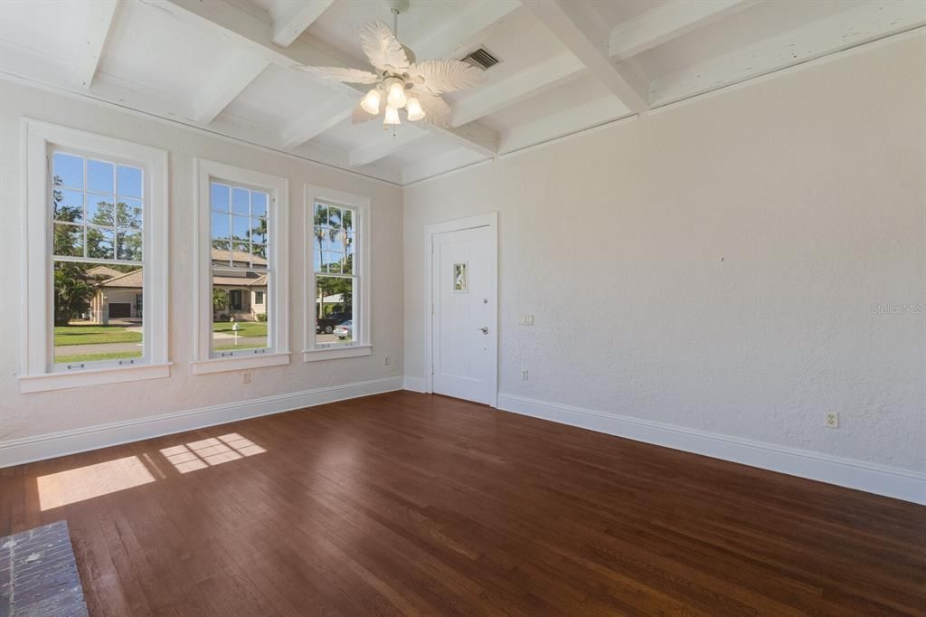 For Sale: $1,395,000 (3 beds, 2 baths, 1994 Square Feet)