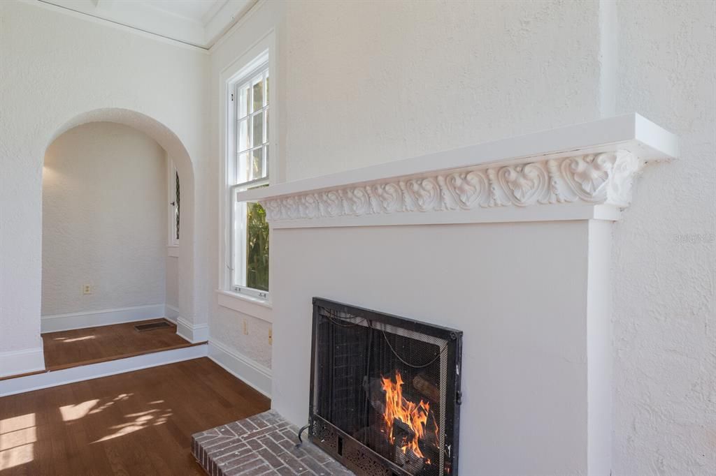 For Sale: $1,395,000 (3 beds, 2 baths, 1994 Square Feet)