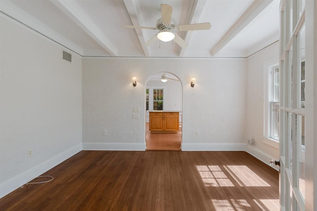 For Sale: $1,395,000 (3 beds, 2 baths, 1994 Square Feet)